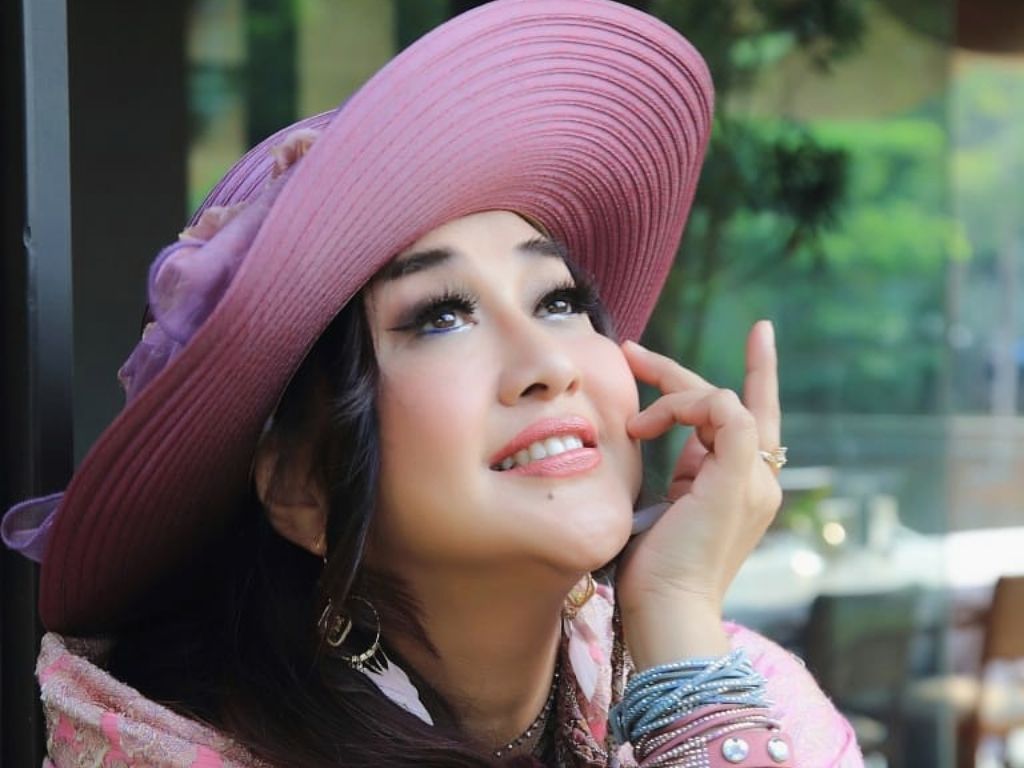 Paramitha Rusady Ungkap Kisah Haru, Pernah Koma Setelah Melahirkan di Usia 40-an