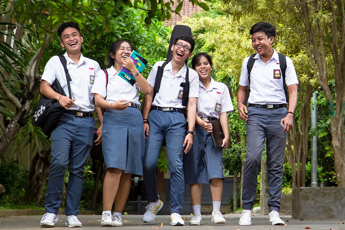 Banyak Aturan Berpakaian Peserta UTBK SNBT 2025: Termasuk Riasan dan Rambut