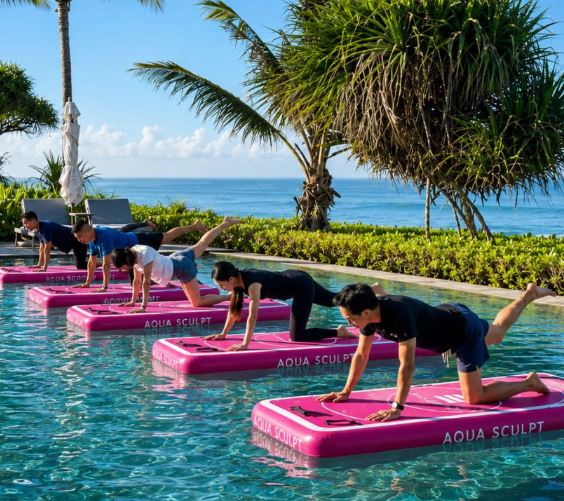 Floating Yoga: Yoga di Atas Kolam Renang yang Kelihatannya Santai, Ternyata Bikin Otot Kerja Ekstra